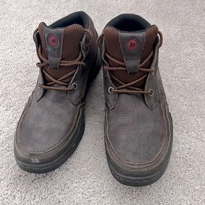 Lightly used Merrell Bracken chukka boots.